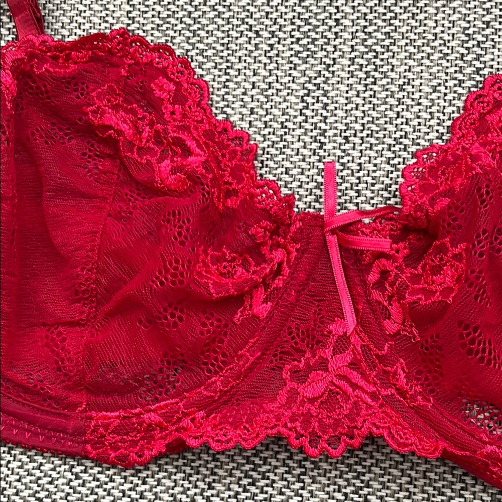 Sheer Lace Underwire Bra in Red - Picture 2 of 3